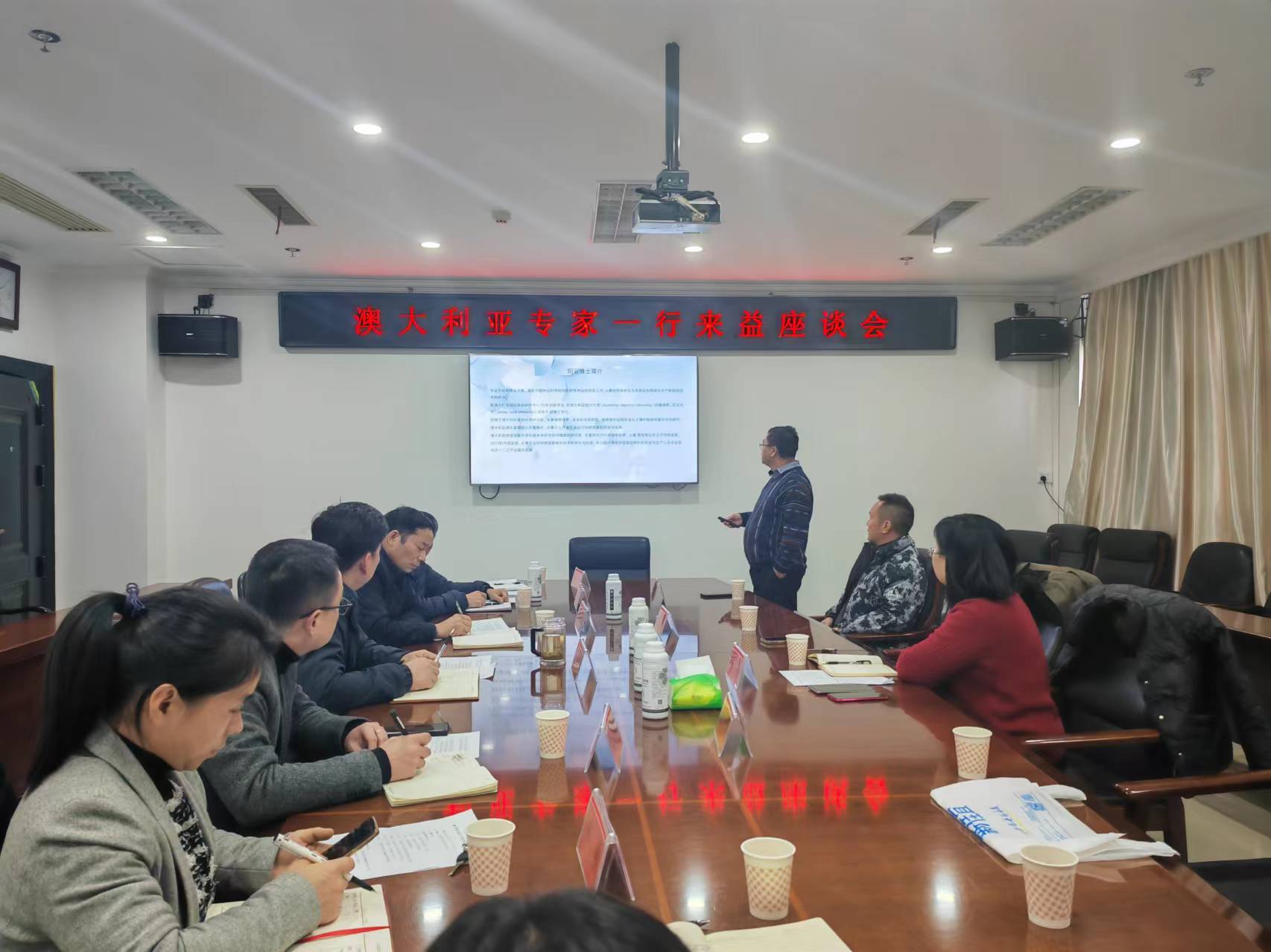 544808235.jpg 544808235.jpg